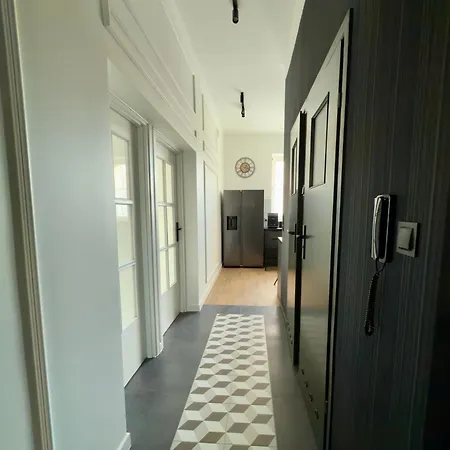 Apartament Warszawa *
