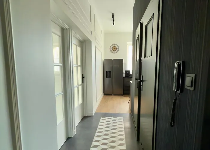 Apartament Warszawa *