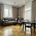 Apartament Warszawa *